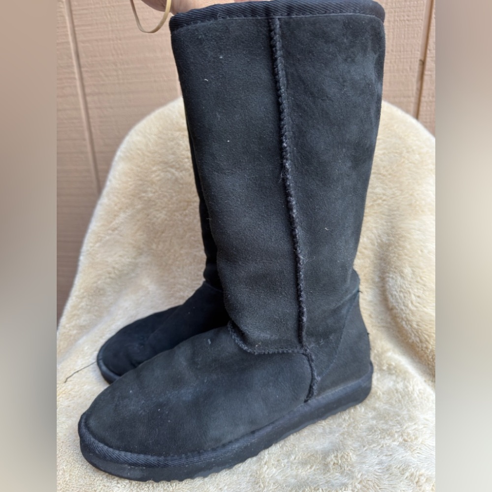 UGG Classic Tall II $220 Womens Black Suede Sheepskin Lined Boots Sz 8 EUC - Picture 2 of 8